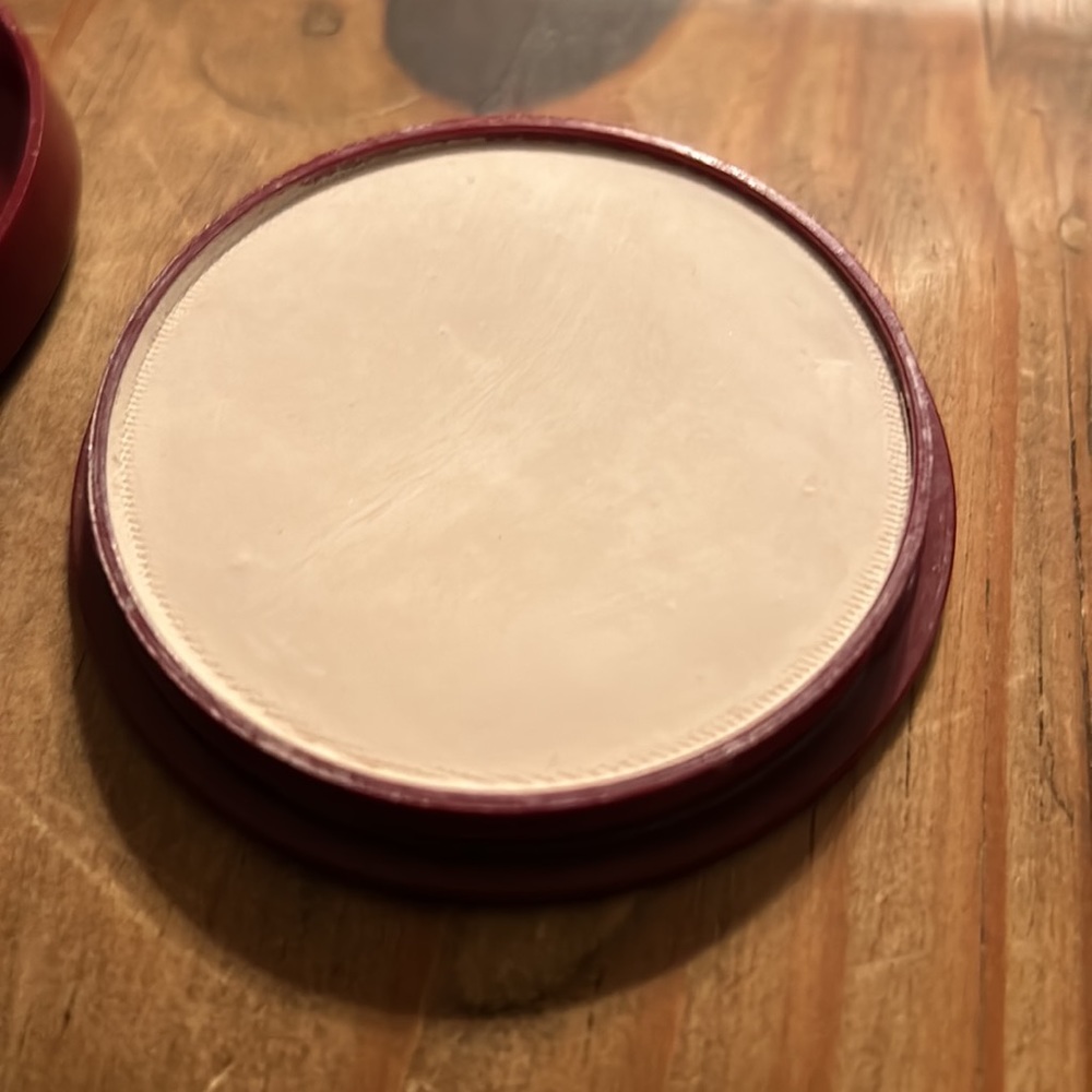 Young Lady Esther Fingertip Compact Cologne - Picture 3 of 3